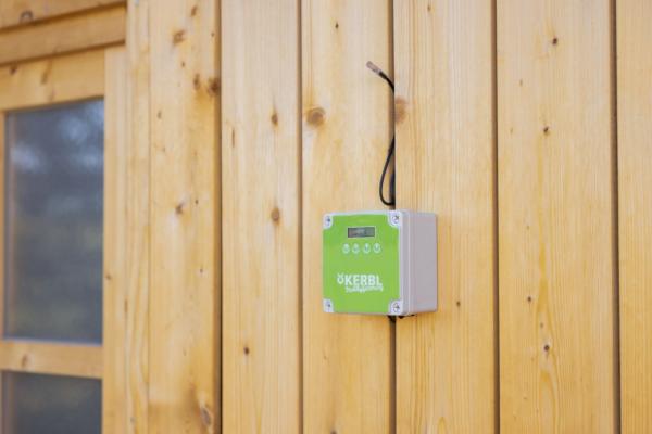 Kerbl automatische Hühnerklappe Komplettset wahlweise inklusive Schieber mit Schutzschiene